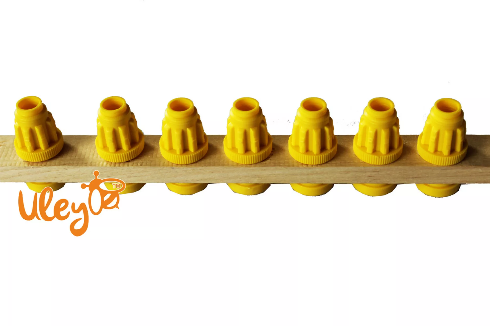 Щеплення планка з отворами для цоколя Джентесркий сот