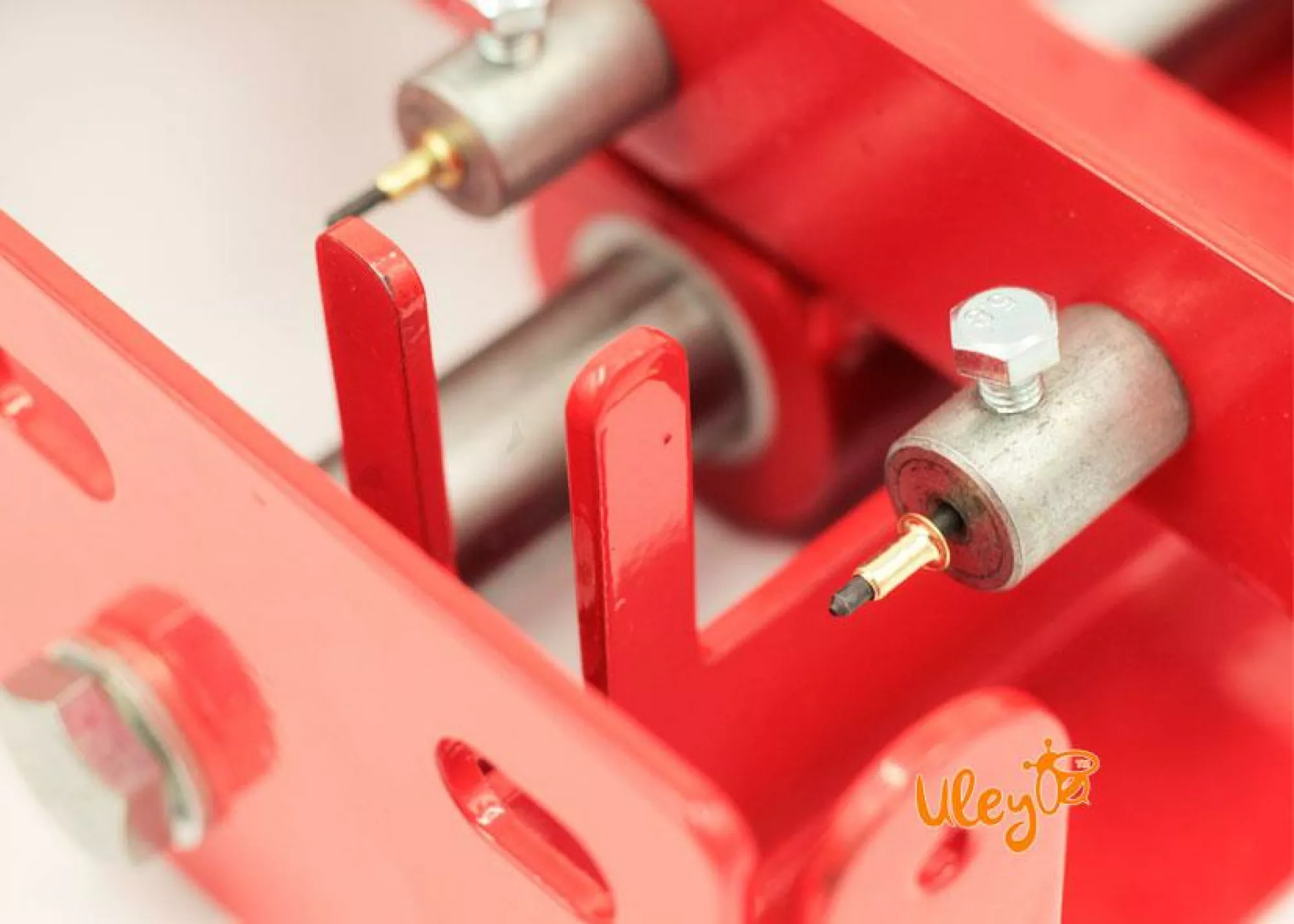 Діркопробивач пасічний універсальний в комплекті з втулками для рамок, 100г. (800шт.) 3х6.6 мм