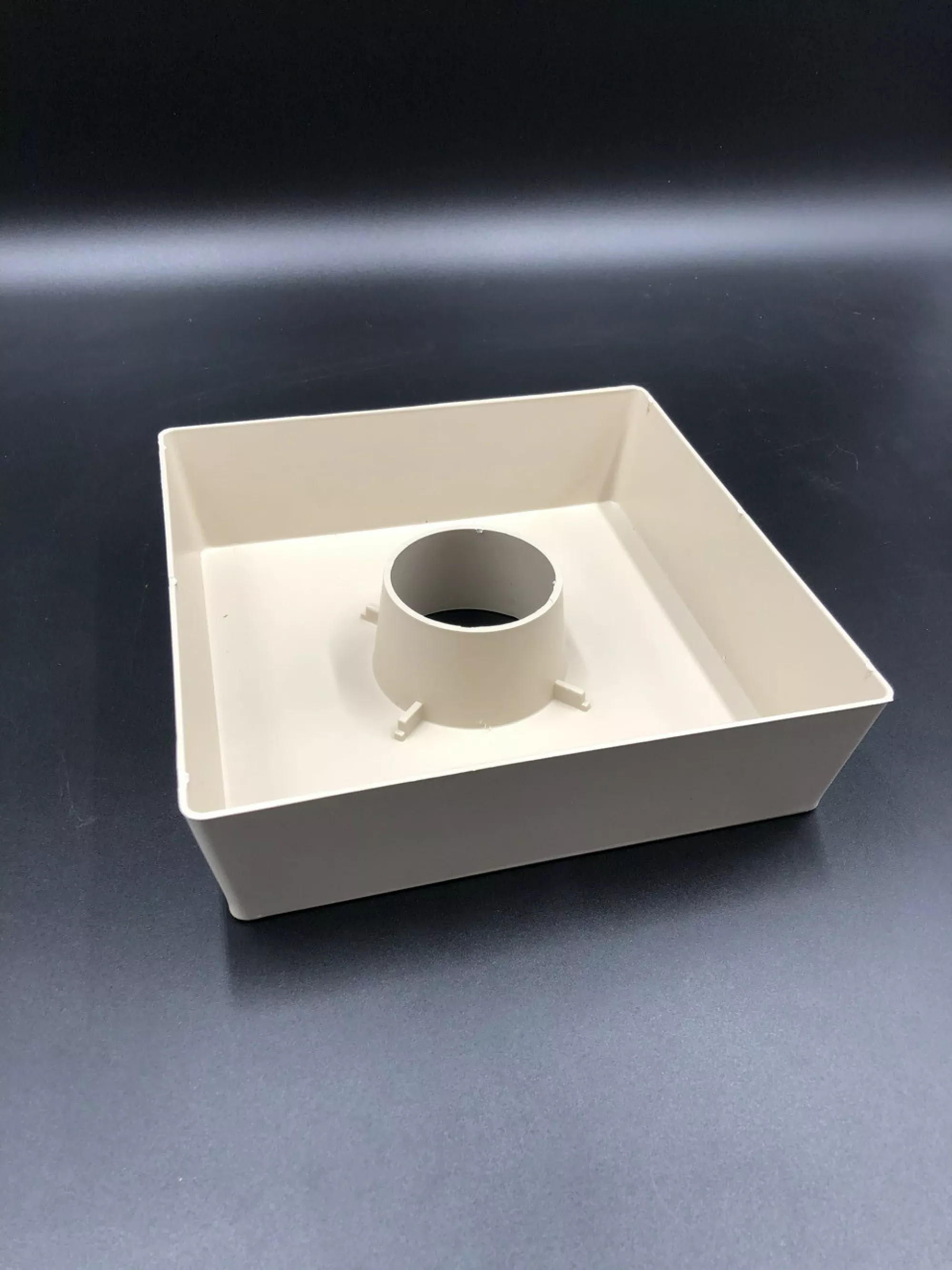 Годівниця квадратна з однією склянкою 1,8 л