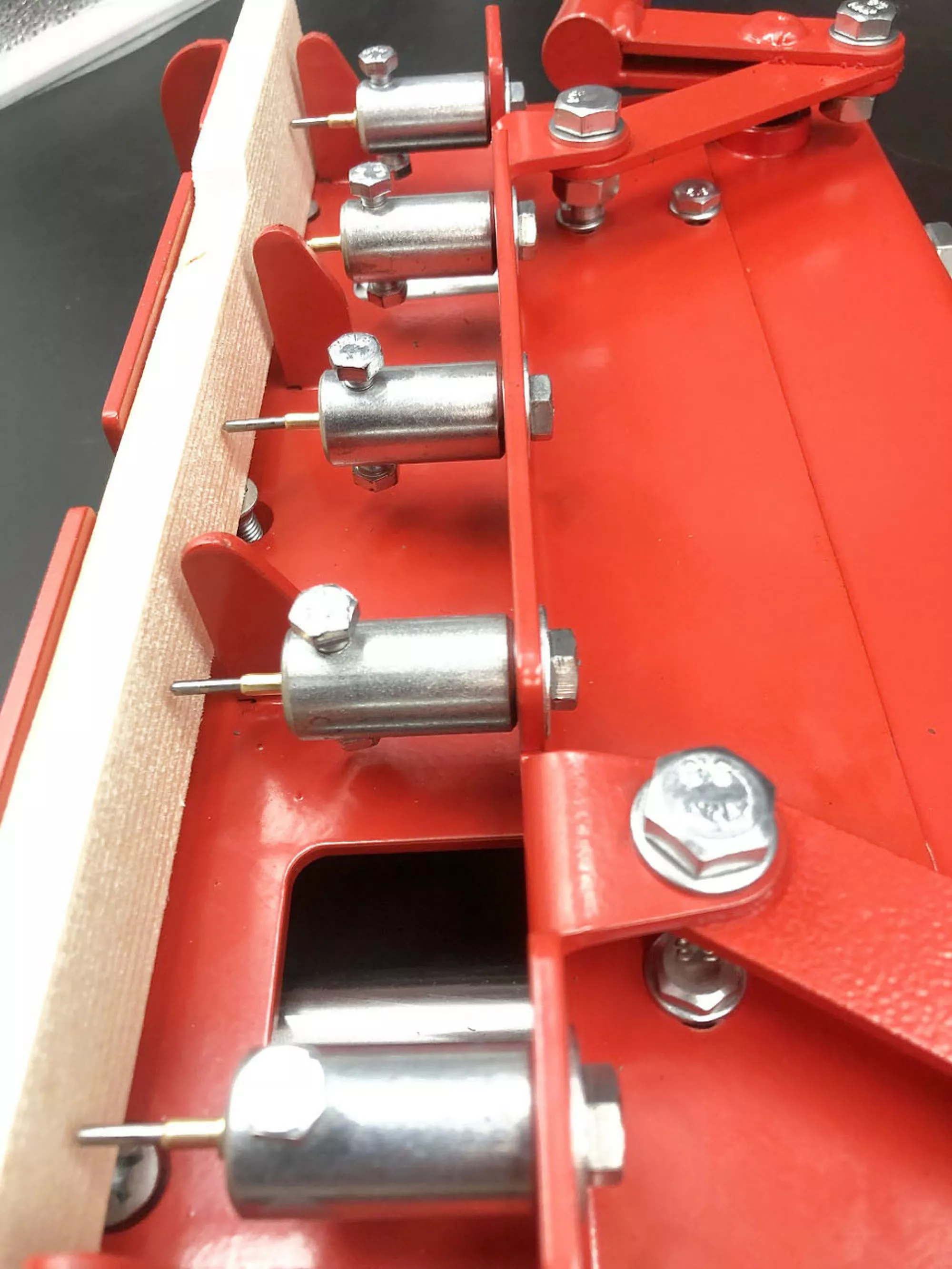 Діркопробивач пасічний універсальний на дві ручки в комплекті з втулками для рамок, 100г. (800шт.) 3х6 мм