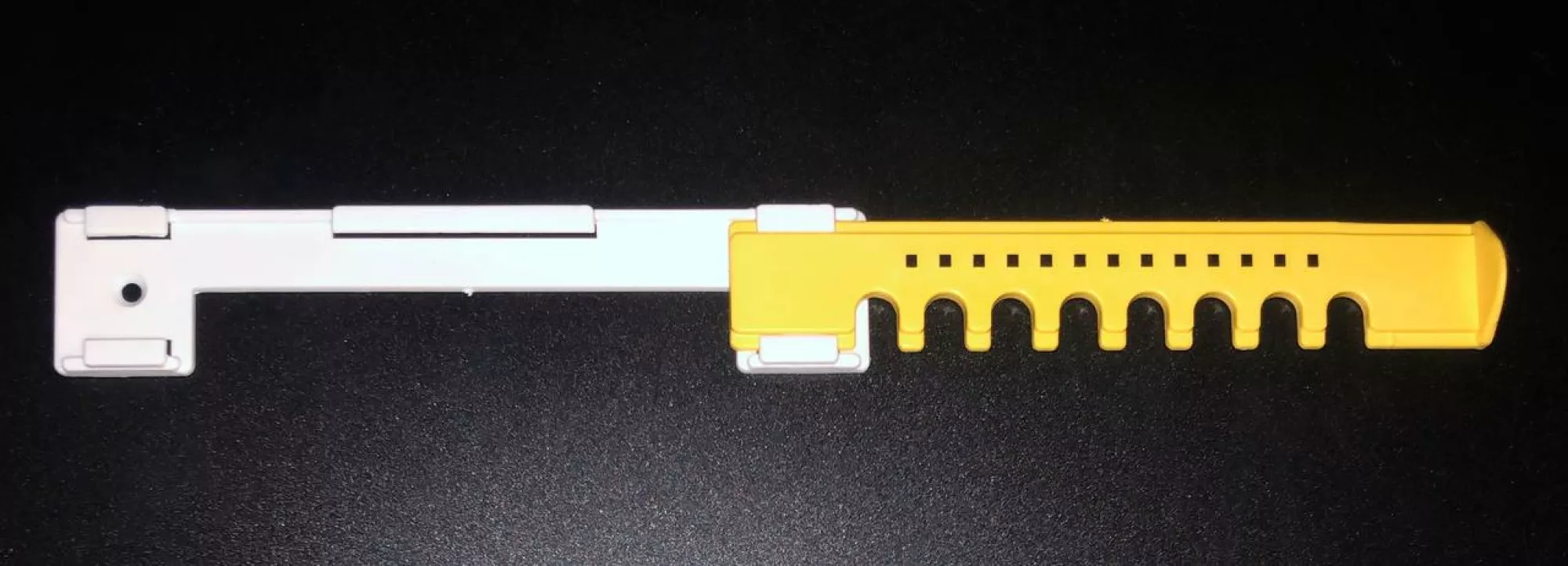 Летковий загороджувач ПЛАСТМАСОВИЙ 2-х елементний верхній (155 мм)