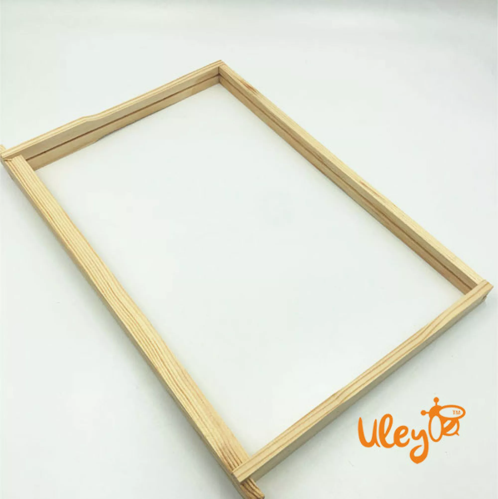 Рамка ЄВРО для Вулика Дадан, висотою 300 мм, з роздільниками Гофмана, з пропилом для установки вощини, з