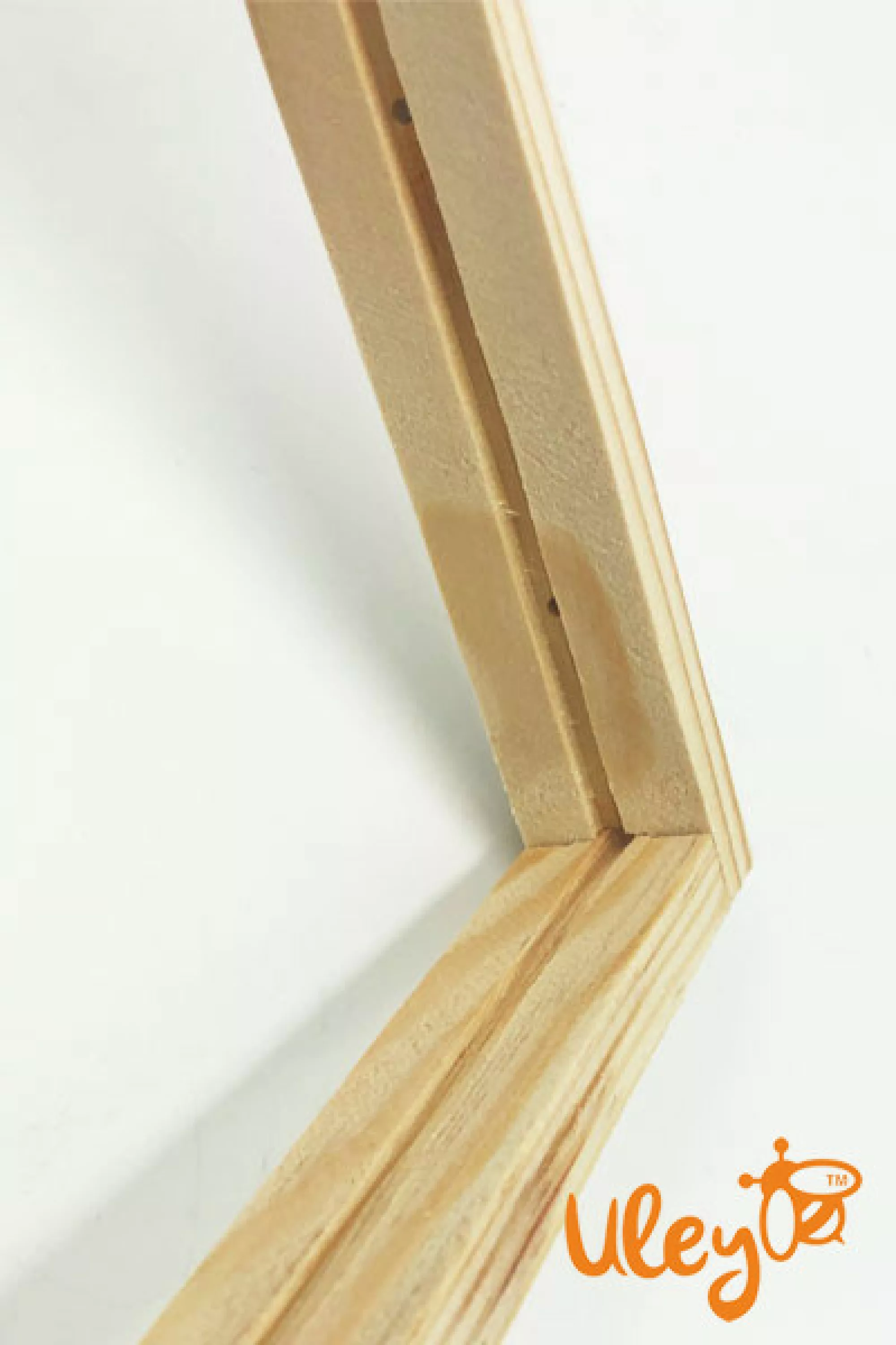 Рамка ЄВРО для Вулика Дадан, висотою 300 мм, з роздільниками Гофмана, з пропилом для установки вощини, з