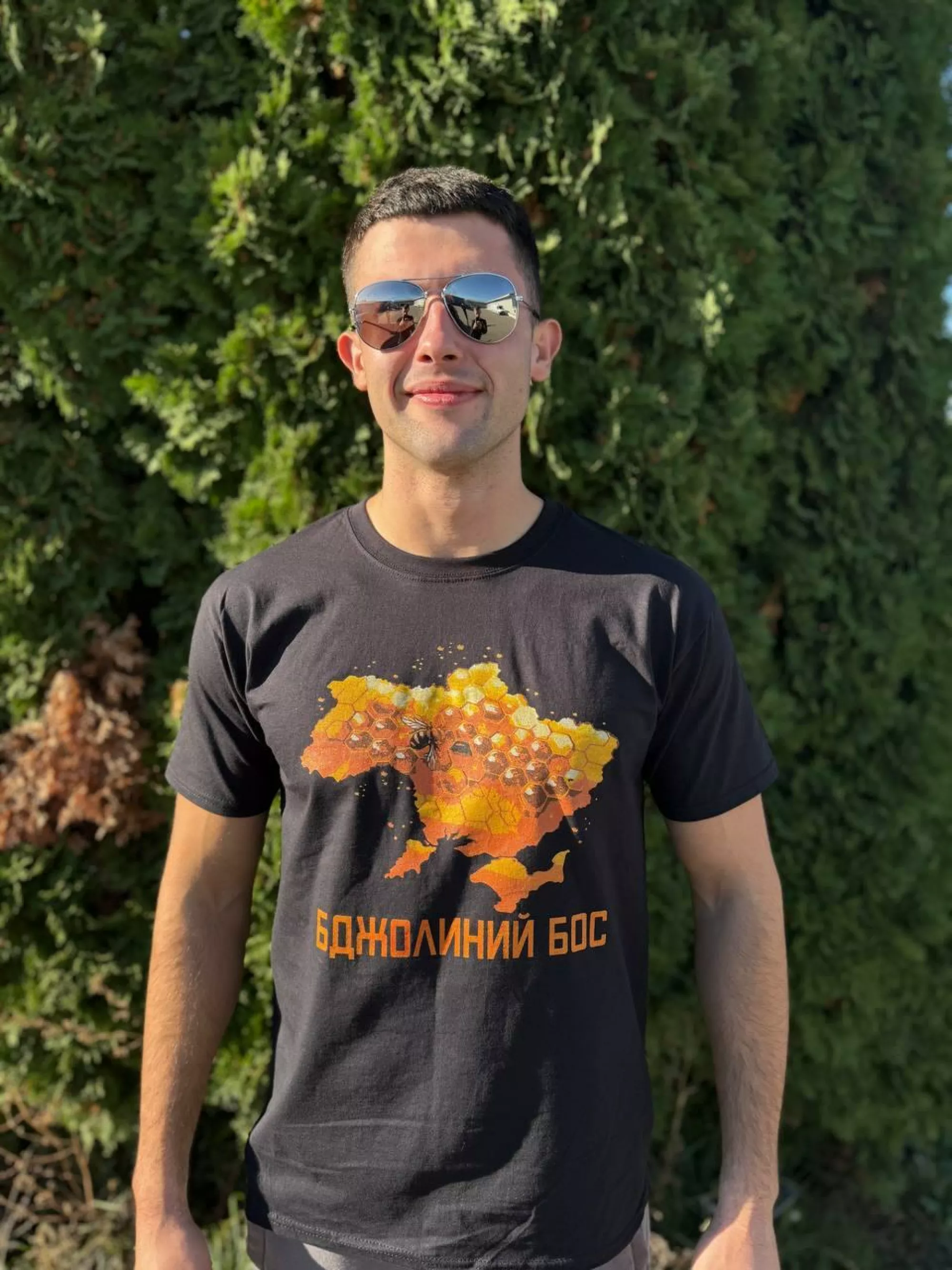 Футболка з принтом – «Бджолиний бос»