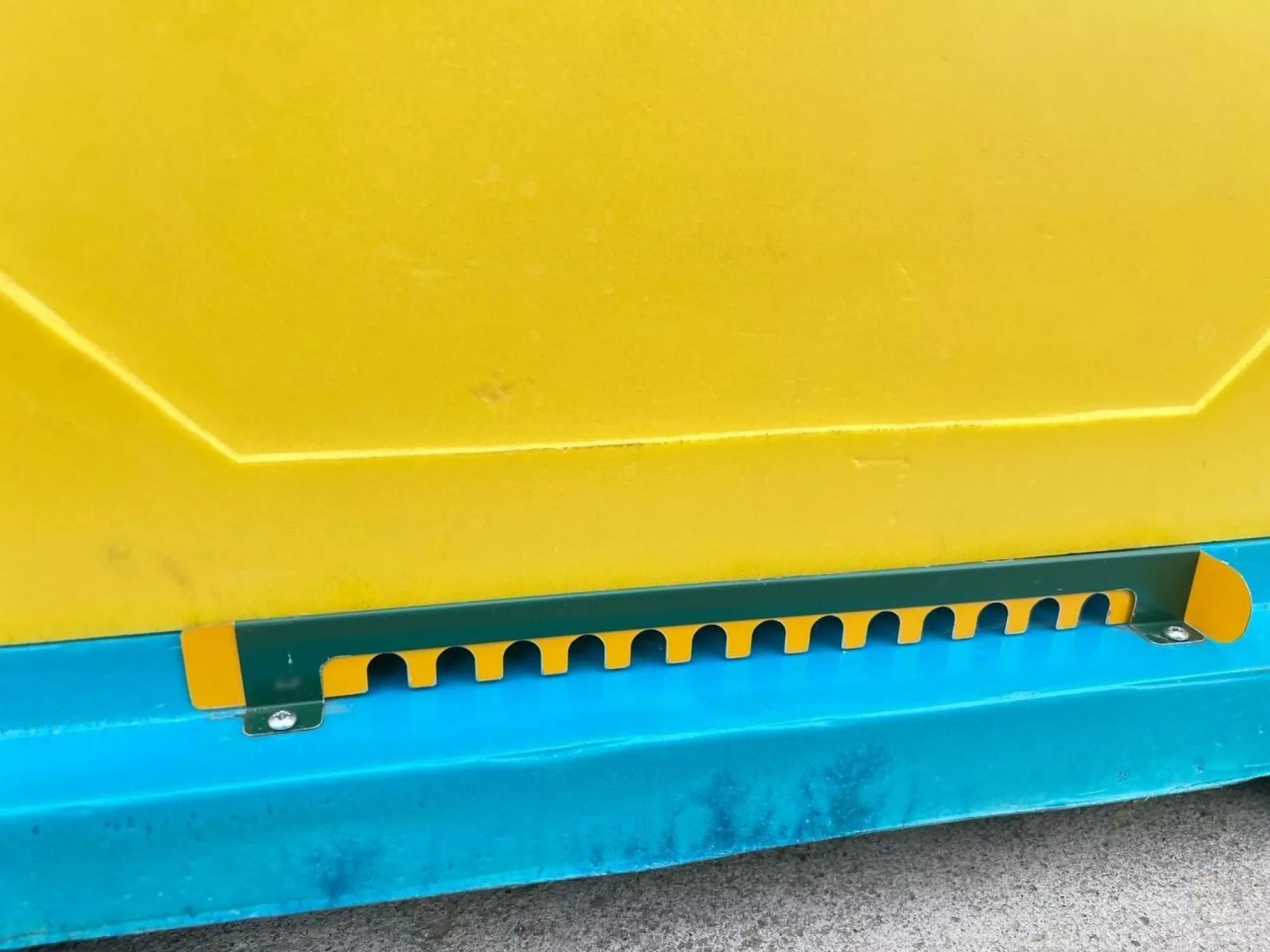 Льотковий загороджувач металевий 230 мм (кольоровий)