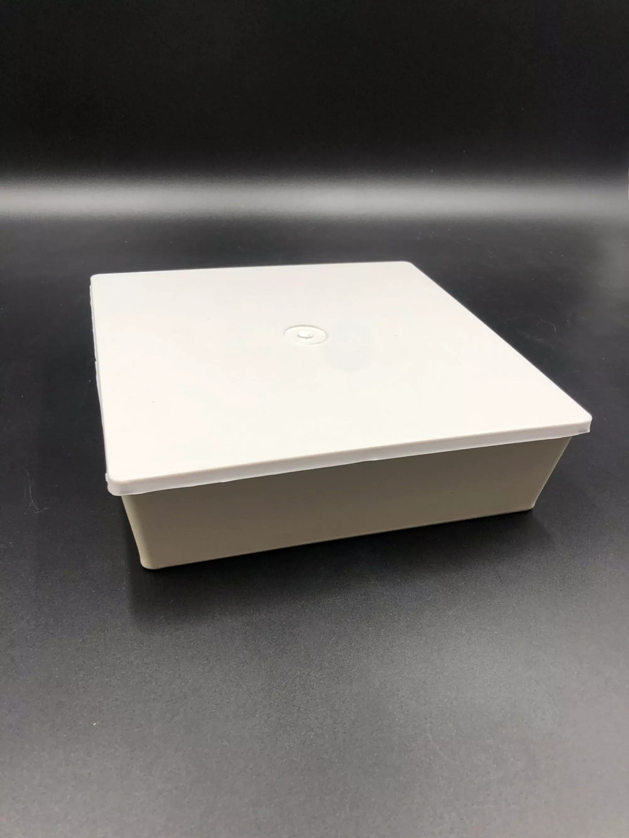 Годівниця квадратна з однією склянкою 1,8 л