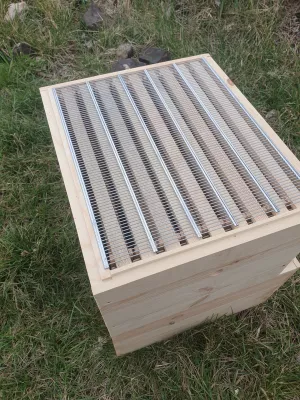 Решітка розділова металева на 10 рамок 465 мм х 390 мм “Lyson” Польща (арт. 4000PL)