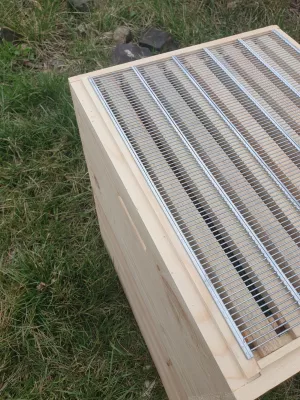 Решітка розділова металева на 12 рамок 470 мм х 495мм “Lyson” Польща (арт. 4003PL)