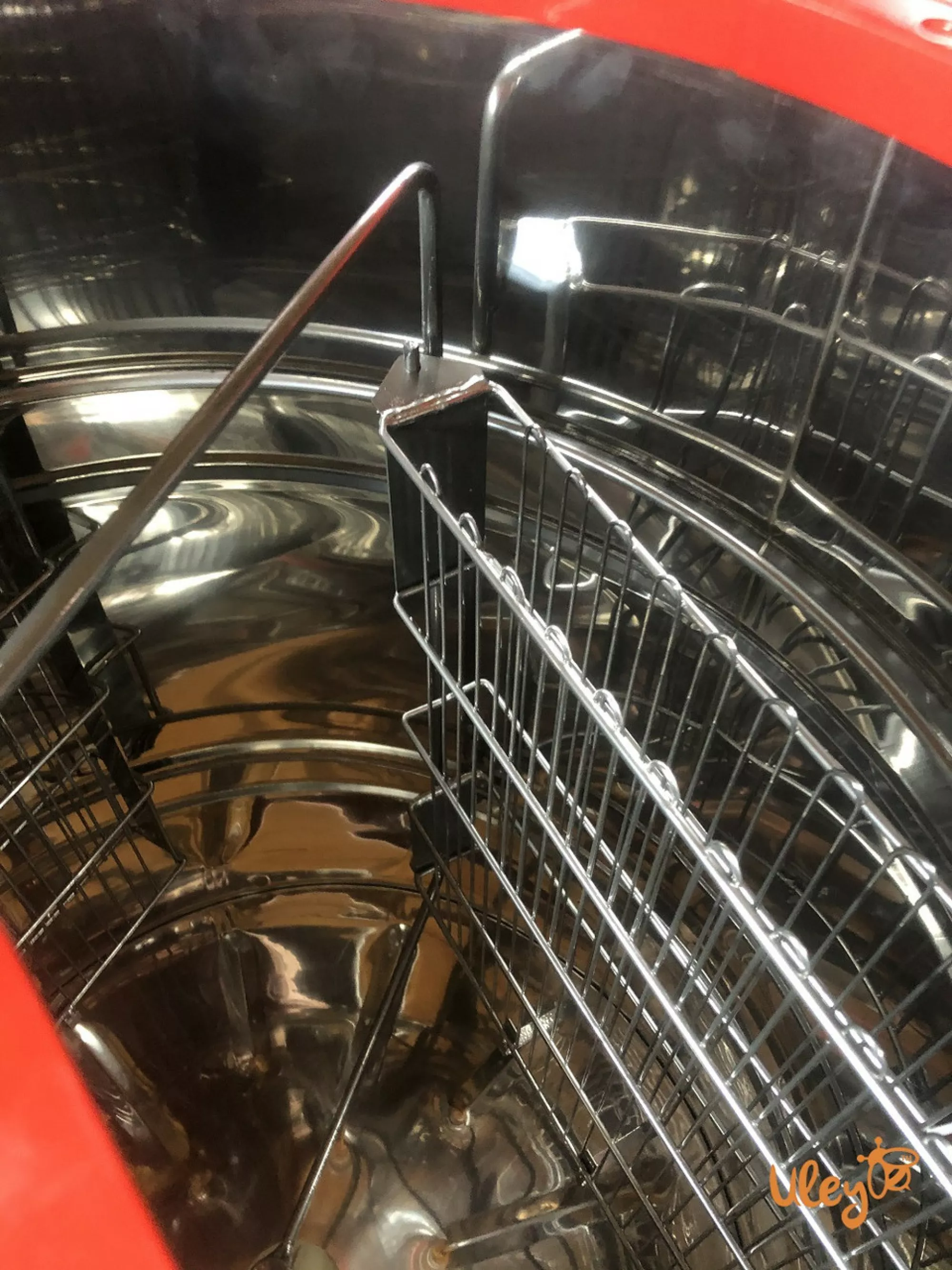 Нержавіюча медогонка (AISI 430) 3-х рамкова поворотна. Касети зварені, пофарбовані порошковою фарбою