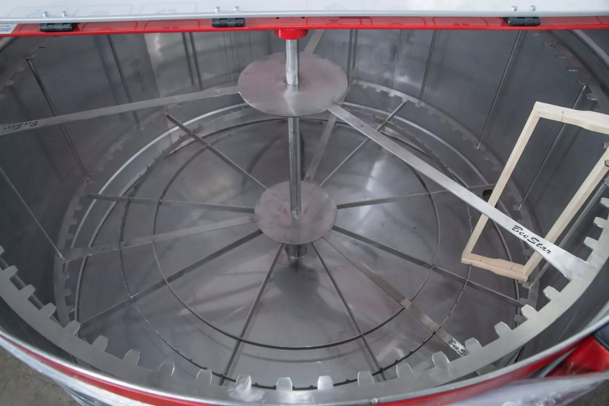 Радіальна медогонка на 75 рамок. MP-75н, 220В, Ø1200 нержавіюча