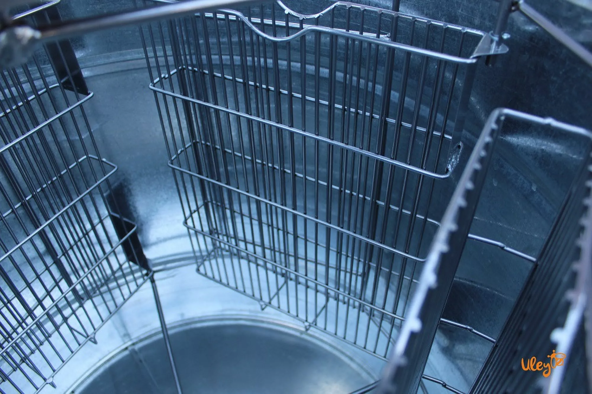 Оцинкована медогонка 4-х рамкову, поворотна. Ремінний привід