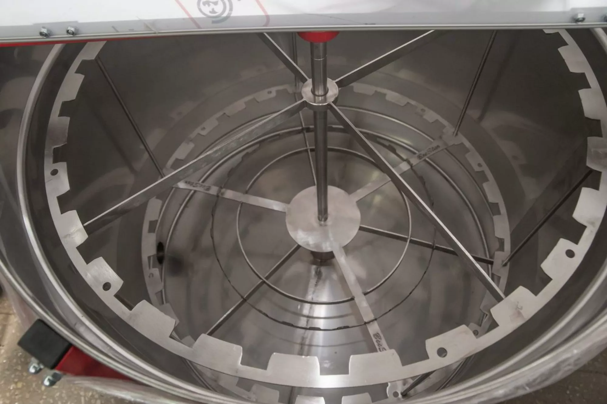 Радіальна медогонка на 28 рамок. МР-28н, 12в/220В, Ø790 нержавіюча