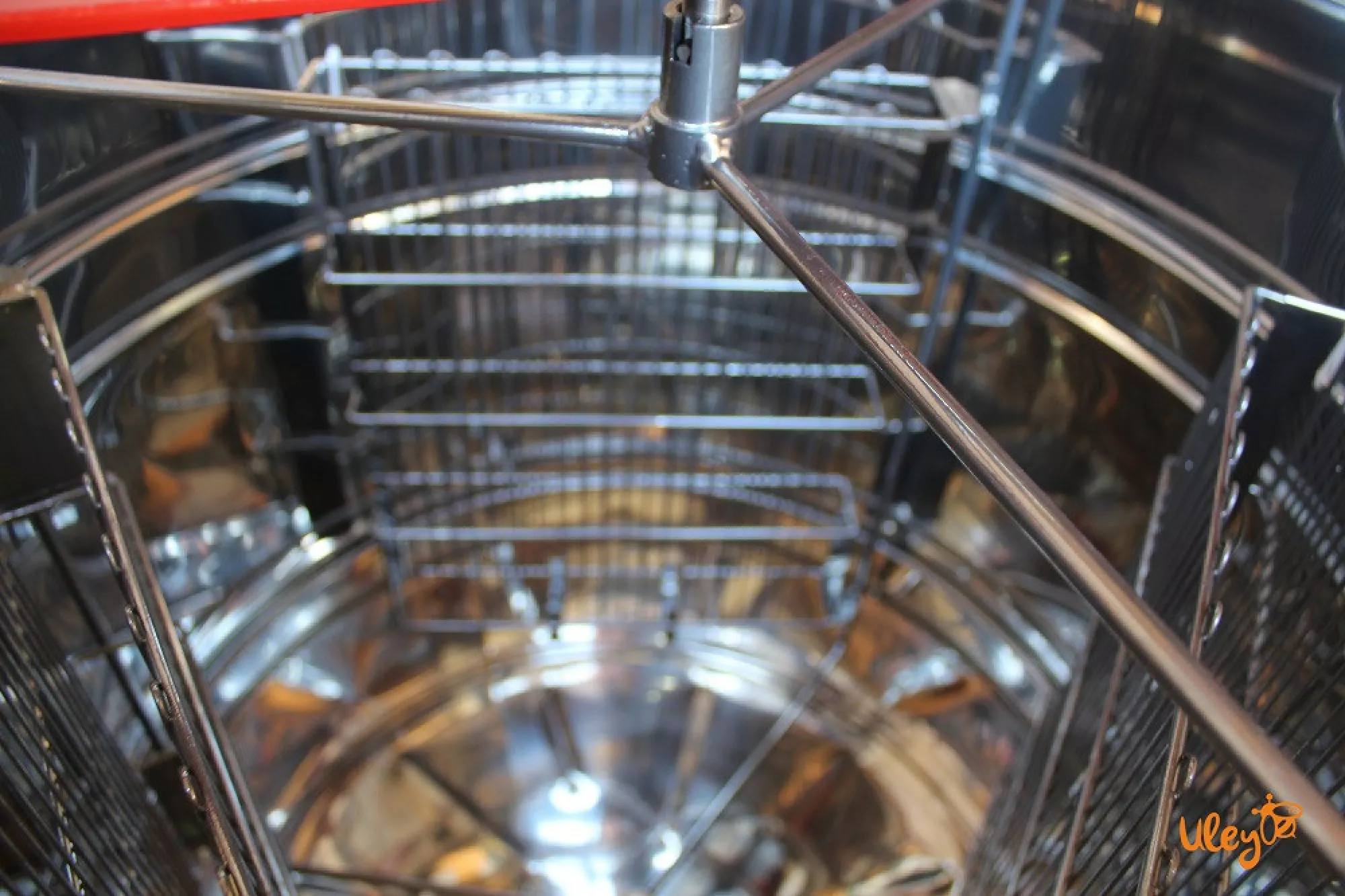 Нержавіюча медогонка (AISI 430) 3-х рамкова поворотна. Касети зварені, пофарбовані порошковою фарбою