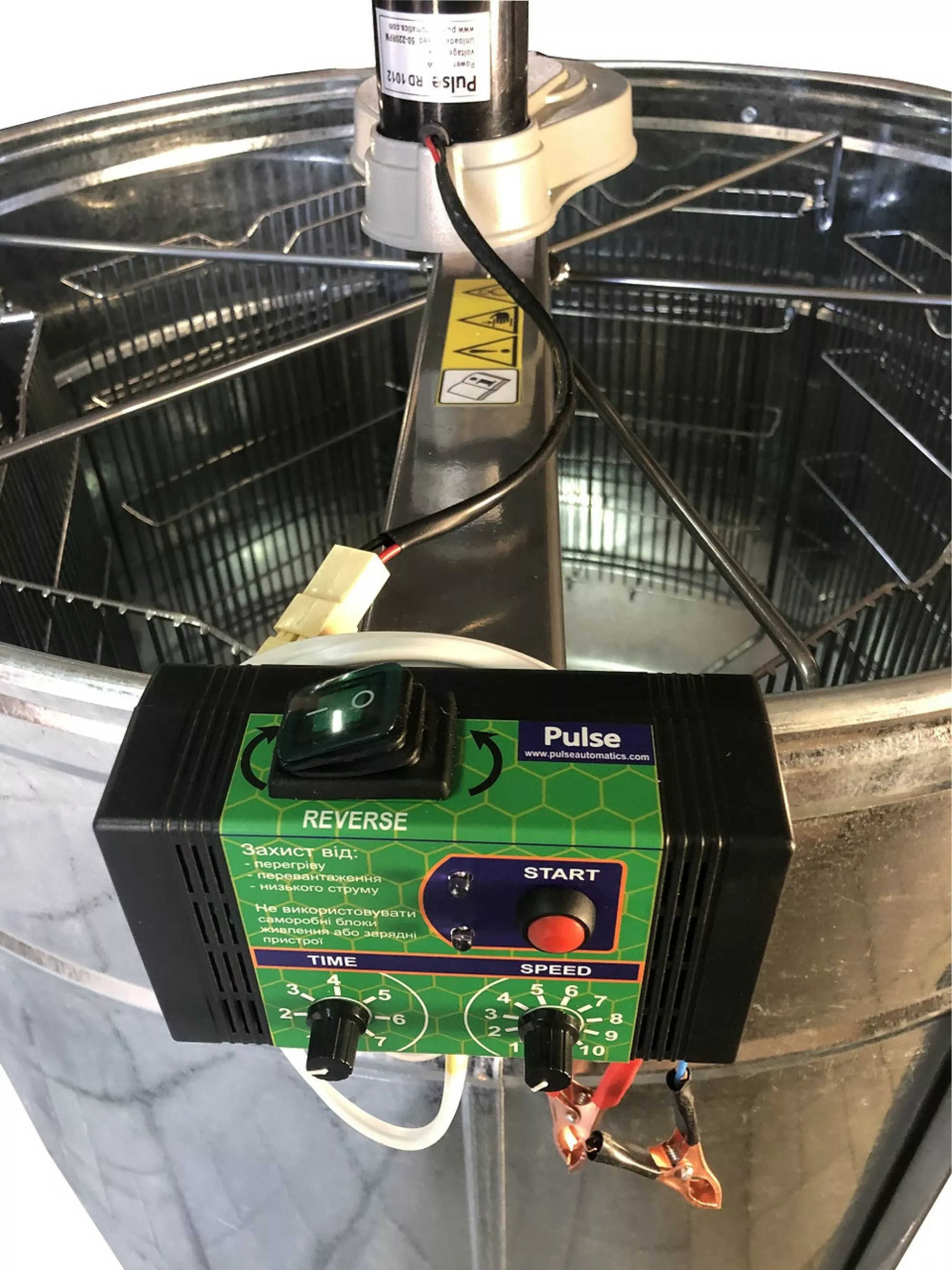 Медогонка 6 ти рамкову. Оцинкована, з ремінним приводом Pulse 100 Ватт. З Підставкою