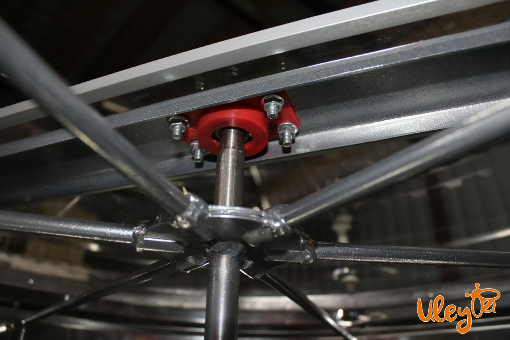 Медогонка радіальна нержавіюча автоматична (27 рамок Дадан, 54 рамок Рута, 54 магазинні рамки)