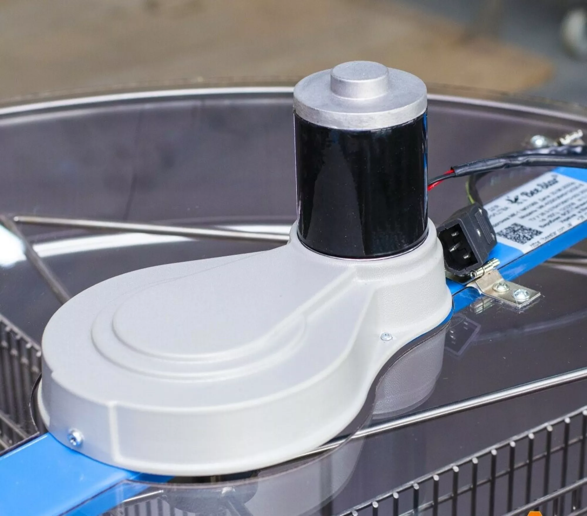 Медогонка 4х рамкова, автоматична МК-4, 320 мм (під Українську рамку, та рамку Дадан) 12В/220В