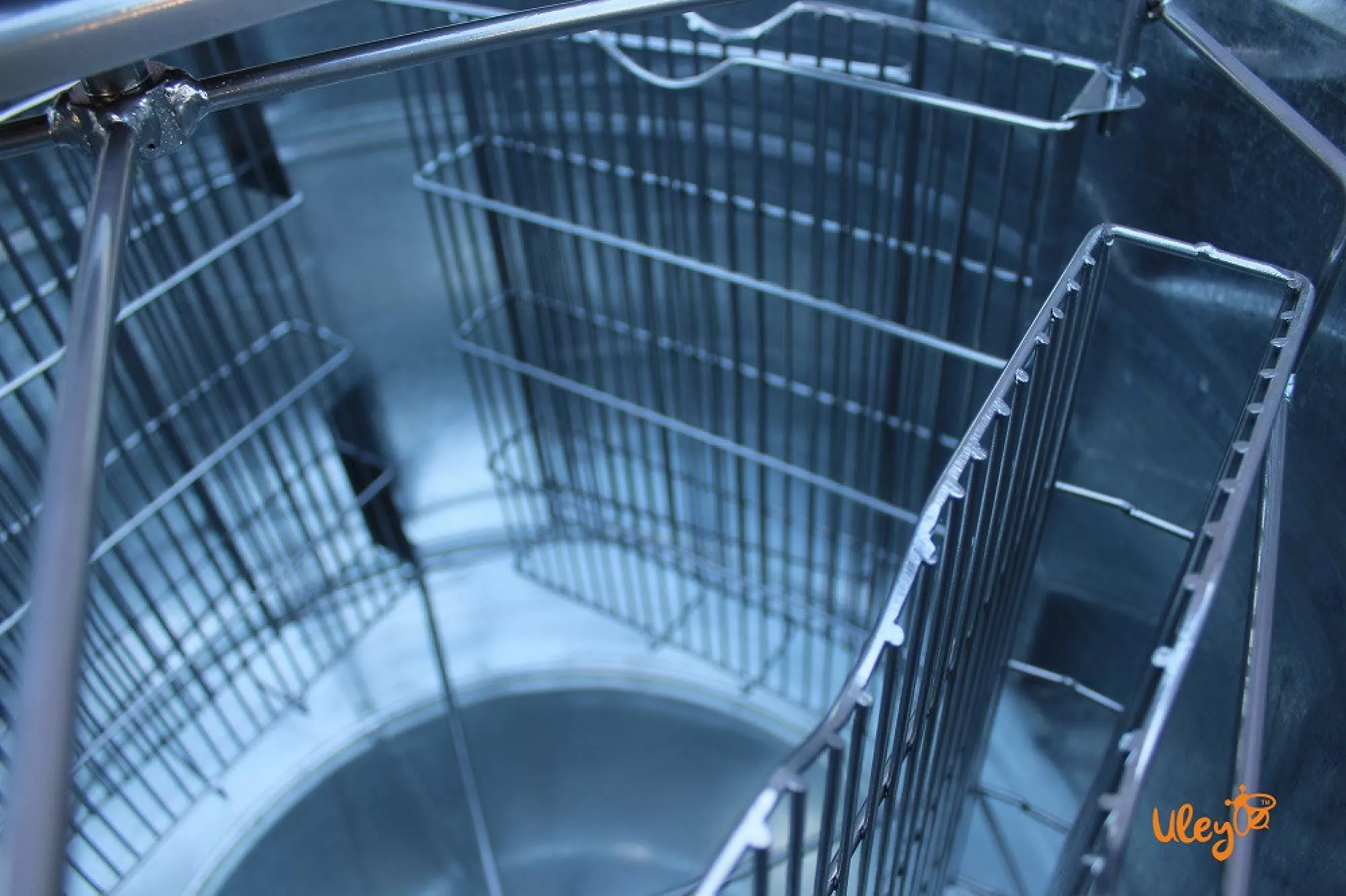 Оцинкована медогонка 4-х рамкову, поворотна. Ремінний привід