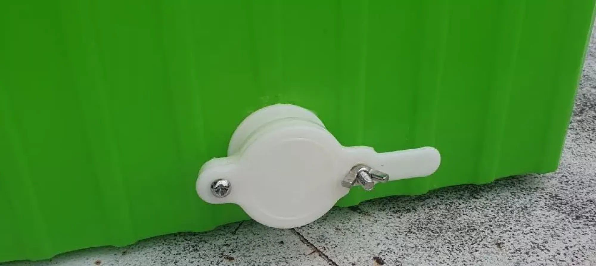 Ящик для розпечатування рамок з краном