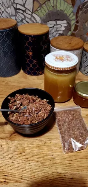 Продам чистий прополіс зібраний сіткою ( Заморожений )