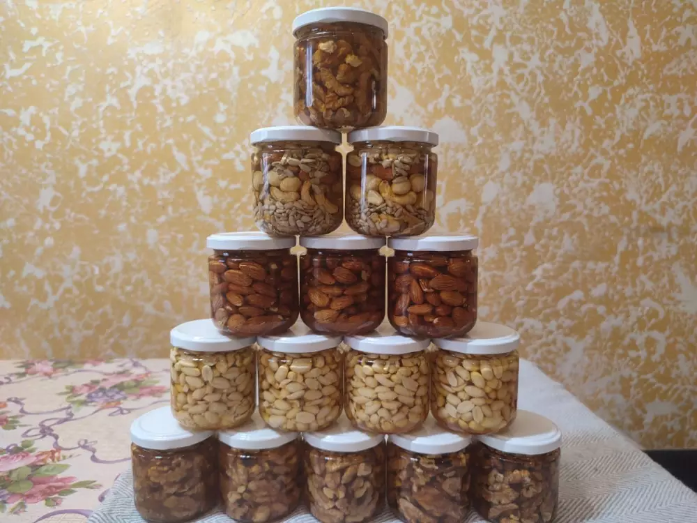 Різновид горіхів з медом